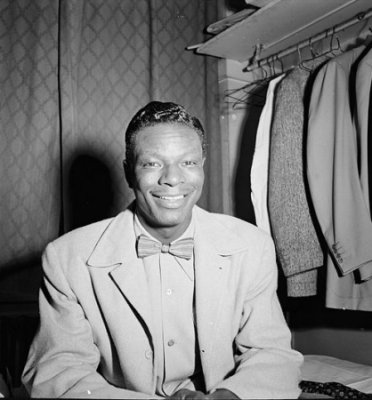 Nat"King"Cole ca. November 1946 im New Yorker "Paramount Theater"; Urheber/Rechteinhaber: William P. Gottlieb (19172006); Quelle: Wikimedia Commons