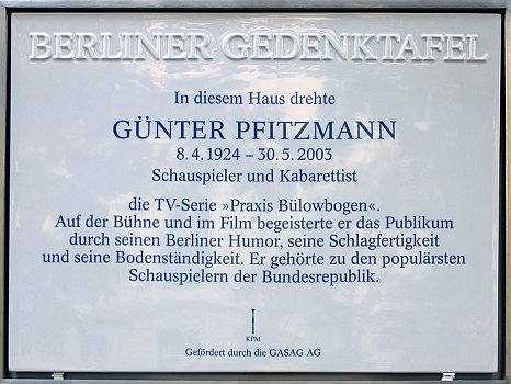 Gedenktafel für Günter Pfitzmann; Quelle: Wikimedia Commons; Urheber: OTFW, Berlin; Lizenz: CC BY-SA 3.0