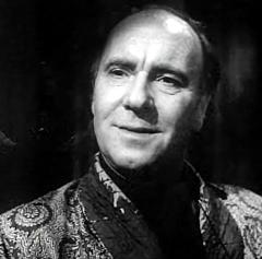 Ralph Richardson: Gemeinfreies Foto (uncopyrighted trailer) aus dem Film "Long Day's Journey Into Night" (1962); Urheber: Embassy Pictures International; Quelle: Wikipedia bzw. Wikimedia Commons.