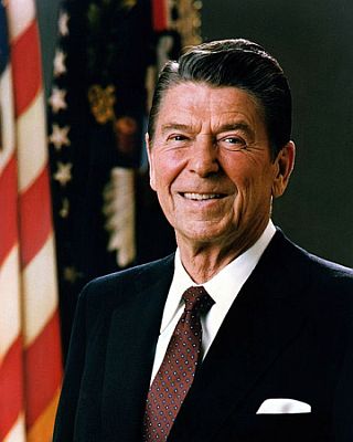 Offizielles Porträt (1981) des US-amerikanischen Präsidenten Ronald Reagan; Quelle: Courtesy "Ronald Reagan Library" bzw. Wikimedia Commons; Urheber: Unbekannt