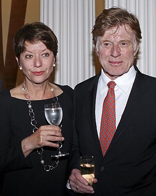 Robert Redford und SibylleSzaggars 2012; Urheber: U.S. Embassy photographer JP Evans; Quelle: Wikimedia Commons von www.flickr.com; Lizenz: CC BY-SA 2.0 Deed