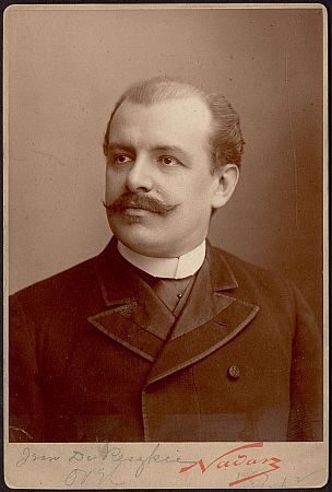 Foto von Jean de Reszke (undatiert); Urheber: Philip Hale (1854�1934)/F�lix Nadar (1820�1910); Quelle: Wikimedia Commons von "Boston Public Library"; ID: dp.la/item/1a8e128594e617b24e3db6b2b4af32de; Lizenz: gemeinfrei