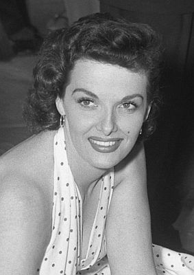 Jane Russell 1953; Quelle: Wikimedia Commons: (Ausschnitt des Originalfotos) von "UCLA Library Digital Collection";Urheber: "Los Angeles Times"; Lizenz: CC BY 4.0 Deed