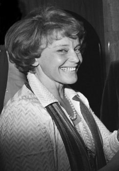 Maria Schell Mitte März 1976 in Amsterdam; Rechteinhaber/Originalfoto: Nationaal Archief (Den Haag, Rijksfotoarchief; Bestandsnummer: 928-4676); Urheber/Fotograf: Mieremet, Rob / Anefo;  mehr bei www.gahetna.nl; Quelle und Originalfoto: Wikimedia Commons; Lizenz: www.gahetna.nl/over-ons/open-data / CC BY-SA 3.0 NL