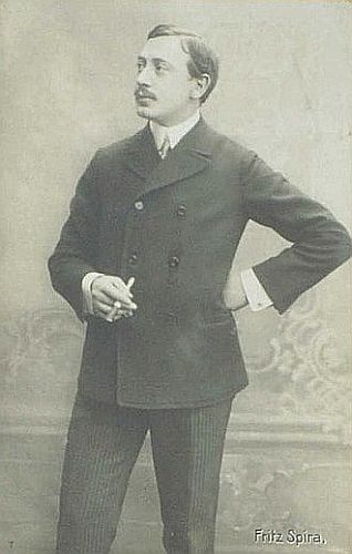 Fritz Spira etwa 1911; Urheber: Unbekannt; Quelle: Wikimedia Commons; Lizenz: gemeinfrei