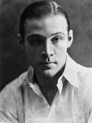 Rudolph Valentino 1923 (Urheber unbekannt); Quelle: Wikimedia Commons