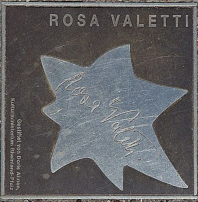 Stern Nr. 55 von Rosa Valetti  in Mainz auf dem "Sterne der Satire – Walk of Fame des Kabaretts"; Urheber/Copyright Olaf Kosinsky; Lizenz: CC BY-SA 3.0-de