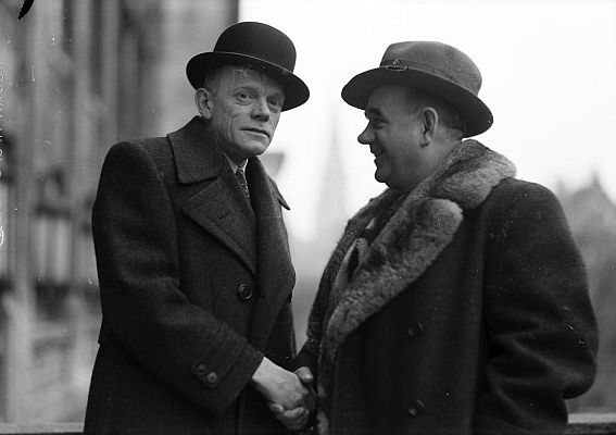 Wei Ferdl und Karl Valentin 1936 auf dem Balkon des Berliner "Hotel Eden"; Urheber: Willy Pragher (19081992); Lizenz: CC BY 3.0; Rechteinhaber: Landesarchiv Baden-Wrttemberg; Quelle: Deutsche Digitale Bibliothek bzw. WikimediaCommons