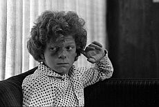Johnny Whitaker 1973; Quelle: Wikimedia Commons von "UCLA Library Digital Collection"; Urheber: Michael Mally von "Los Angeles Times"; Lizenz: CC BY 4.0 Deed 