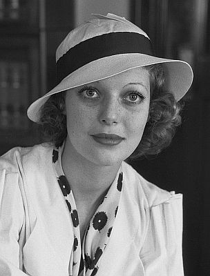 Loretta Young ca. 1940; Quelle: Wikimedia Commons (Ausschnitt des Originalfotos); von "UCLA Library Digital Collection"; Urheber: "Los Angeles Times"; Lizenz: CC BY 4.0 Deed