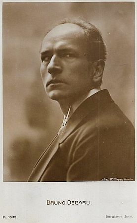 Bruno Decarli fotografiert von Wilhelm Willinger (1879-1943); Photochemie-Karte Nr. 1532; Quelle: filmstarpostcards.blogspot.com; Lizenz: gemeinfrei