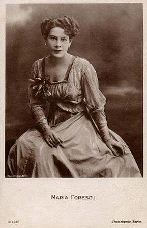 Maria Forescu, fotografiert von Wilhelm Willinger (1879–1943); Quelle: cyranos.ch; Photochemie-Karte Nr.1401; Lizenz: gemeinfrei