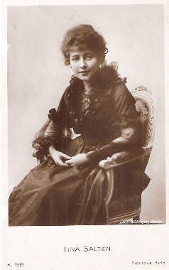 Lina Salten fotografiert von Wilhelm Willinger (1879–1943); Quelle: www.cyranos.ch; Lizenz: gemeinfrei