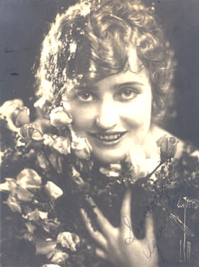 Agnes Ayres fotografiert von Albert Witzel (1879 – 1929) "Witzel Studios", Los Angeles; Quelle: www.cyranos.ch