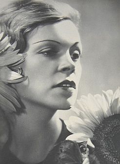 Ali Ghito fotografiert von Yva (Else Ernestine Neuländer-Simon; 19001942); Quelle: Wikimedia Commons; Lizenz: gemeinfrei