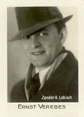 Ernst Verebes, fotografiert im Atelier "Zander & Labisch" (Albert Zander u. Siegmund Labisch (1863–1942)); Quelle: virtual-history.com; Lizenz: gemeinfrei