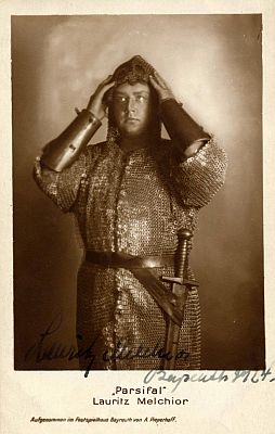 Lauritz Melchior als "Parsifal" in der gleichnamigen Wagner-Oper bei den "Bayreuther Festspielen": Fotograf: Alfred Pieperhoff (1869�1934); Lizenz; gemeinfrei
