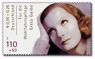 Wohlfahrtsmarke Greta Garbo (Ausgabetag 11. Oktober 2001);  Veröffentlichung mit freundlicher Genehmigung des Bundesministeriums der Finanzen sowie Antonia Graschberge, München (Entwurf)
