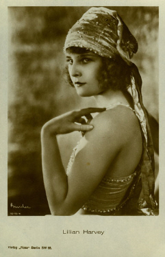 Lilian Harvey vor 1929; Ross-Karte: 1019-4; Urheber bzw. Nutzungsrechtinhaber: Alexander Binder (1888  1929); Quelle: www.cyranos.ch