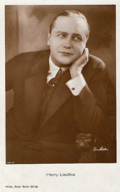 Harry Liedtke vor 1929; Urheber: Alexander Binder (1888–1929); Quelle: www.cyranos.ch; Lizenzt: gemeinfrei