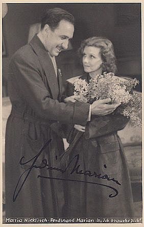 Ferdinand Marian und Maria Nicklisch in der Komödie "Ich brauche Dich" von Hans Schweikart; Urheber: Hanns Holdt (1887-1944); Quelle: cyranos.ch; Lizenz: gemeinfrei