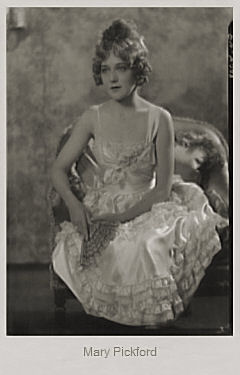 Mary Pickford auf einer Fotografie von Arnold Genthe (1869–1942); Quelle: www.cyranos.ch