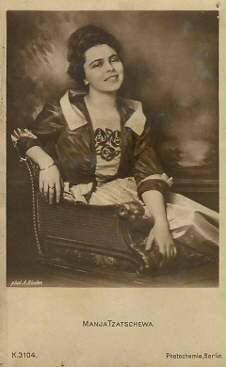 Manja Tzatschewa vor 1929; Urheber: Alexander Binder (1888–1929); Quelle: cyranos.ch; Photochemie-Karte Nr. 3104; Lizenz: gemeinfrei