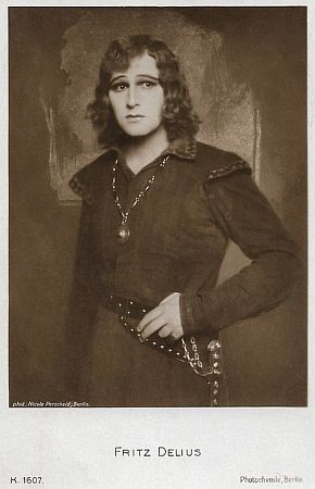 Fritz Delius vermutlich als "Hamlet" auf einer Fotografie von Nicola Perscheid (1864–1930); Quelle: filmstarpostcards.blogspot.com; Photochemie-Karte Nr. 1607; Lizenz: Gemeinfrei