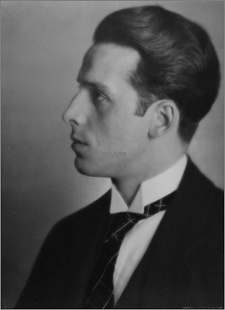 Porträt des Opernsängers Willy Domgraf-Fassbaender vor 1930 von Nicola Perscheid1 (1864 – 1930); Quelle: Wikimedia Commons; Lizenz: gemeinfrei