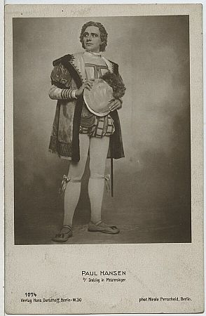 Paul Hansen in der Rolle des Ritters Walther von Stolzing in der Wagner-Oper "Die Meistersinger von Nürnberg", fotografiert von Nicola Perscheid1) (1864–1930); Quelle: Wikimedia Commons; Lizenz: gemeinfrei