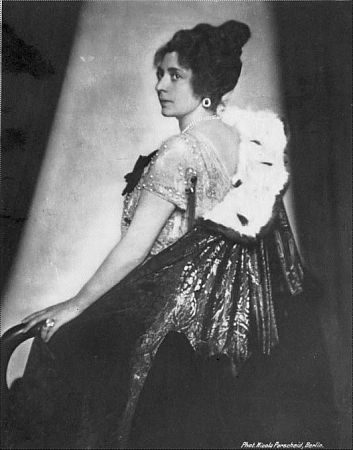 Fritzi Massary fotografiert von Nicola Perscheid (18641930); Quelle: Wikimedia Commons; Lizenz: gemeinfrei