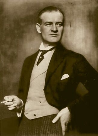 Albert Paulig ca. 1920 auf einer Fotografie von Nicola Perscheid (1864 - 1930); Lizenz: gemeinfrei