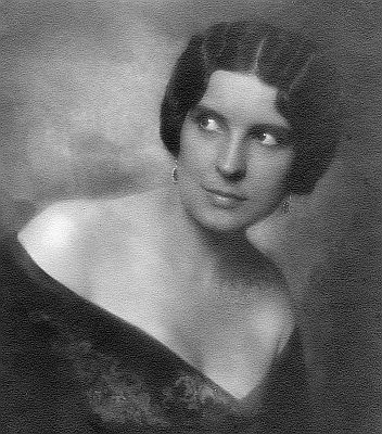Hanna Ralpf etwa um 1918 auf einer Fotografie von Nicola Perscheid (18641930), verffentlicht in der Mode-Zeitschrift "Die Dame" (01/1918); Quelle: Wikimedia Commons; Lizenz: gemeinfrei