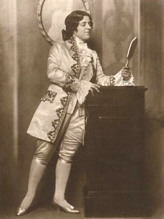 Lotte Stein als Mignon, ca. 1918 auf einer; Fotografie von Nicola Perscheid (1864 – 1930); Quelle: Wikimedia Commons; Verlag Hans Dursthoff (Berlin), Karte 1239