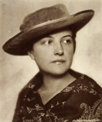 Grete Weixler um 1920 auf einer Fotografie von Nicola Perscheid (1864 – 1930); Quelle: Wikimedia Commons bzw. Wikipedia; Photochemie-Karte Nr. 1324
