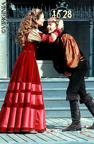 Klaus Maria Brandauer als "Jedermann" mit Marthe Keller als "Buhlschaft"; Foto 02; Copyright Virginia Shue