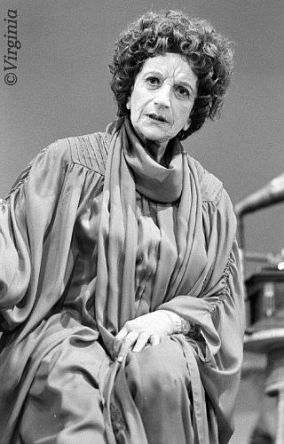 Ida Ehre 1980 in "Memoiren der Sarah Bernhardt" von John Murrell anlässlich der Jubiläumsvorstellung "35 Jahre Hamburger Kammerspiele"; Copyright Virginia Shue
