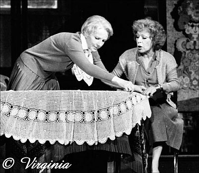 Elfriede Kuzmany und Gisela Trowe; Copyright VirginiaShue