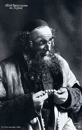 Albert Bassermann als Shylock in dem Shakespeare-Drama "Der Kaufmann von Venedig"; aufgenommen im Fotoatelier von Hans Bhm (1890-1950), Berlin; Bildrechte/-herkunft: Meininger Museen: Theatermuseum "Zauberwelt der Kulisse"; Originalfoto sowie weitere Infos bei "Museum digital Thüringen" (www.museum-digital.de)